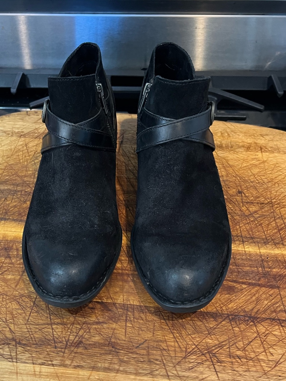 Børn Kelle Black Distressed Suede Ankle Booties Size 10M 🖤